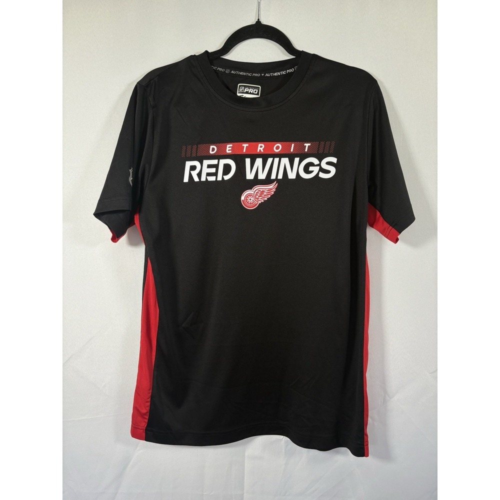 fanatics t-shirt size M detroit red wings hockey short sleeves